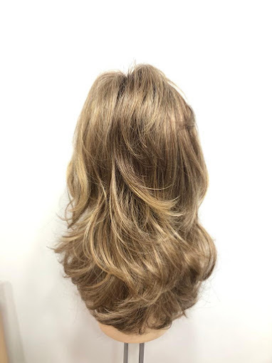 Peluca rubia con capas